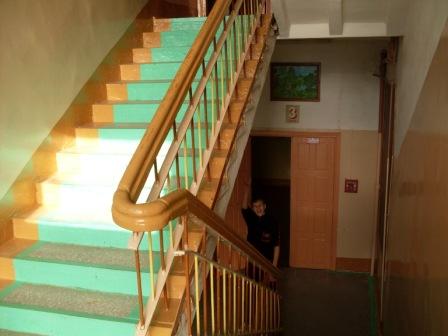 Лестница на 4 этаж школы